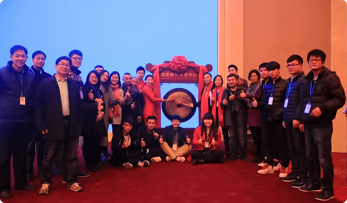 小泥人挂牌上市仪式